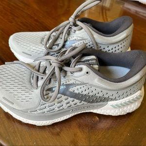 Gray/Blue Brooks Adrenaline Running Shoes Size 5. EUC. Worn twice